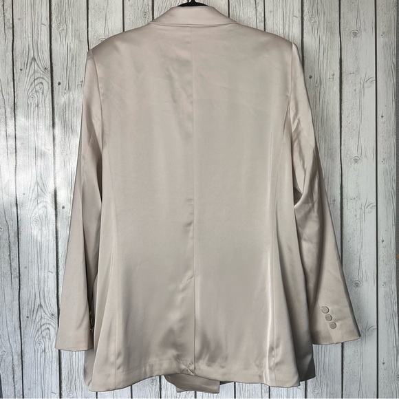 City Chic Rylie Jacket in “Oat” Satin Blazer L/20 - Picture 5 of 15